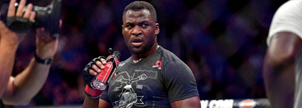 Francis Ngannou disculpa