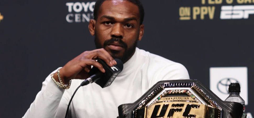 Jon Jones destruye Dominick