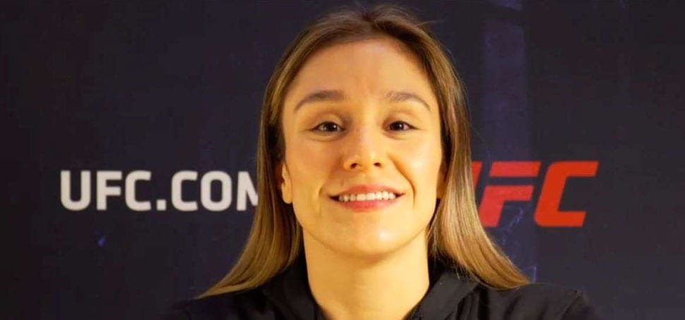 Alexa Grasso peso paja